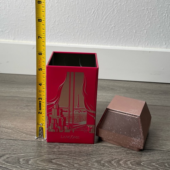 Lancôme Paris Eiffel Tower Empty Metal Box. - Picture 8 of 10